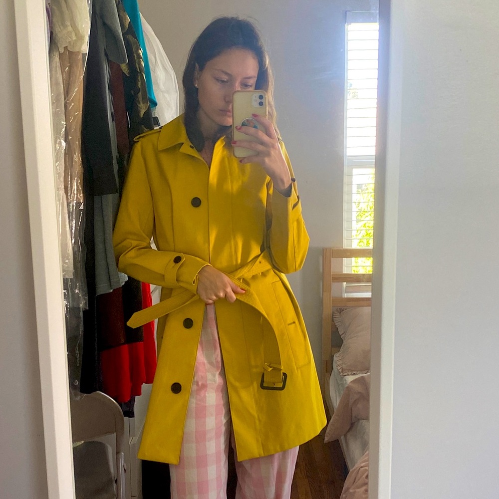 BURBERRY YELLOW TRENCH